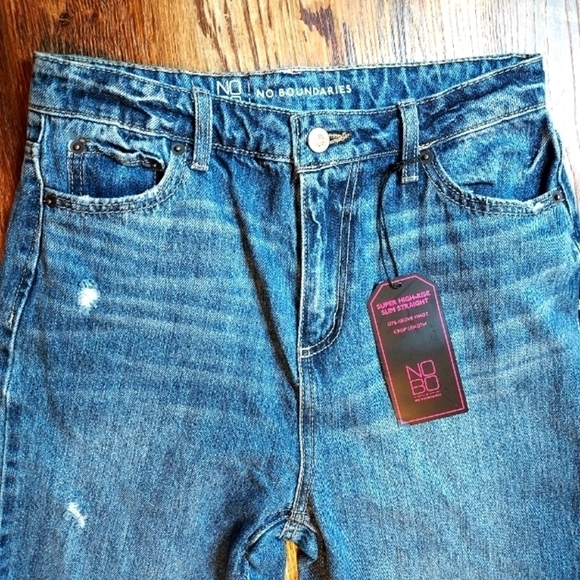 No Boundaries NWT Size 5 super High Rise Destressed jeans - Picture 6 of 12